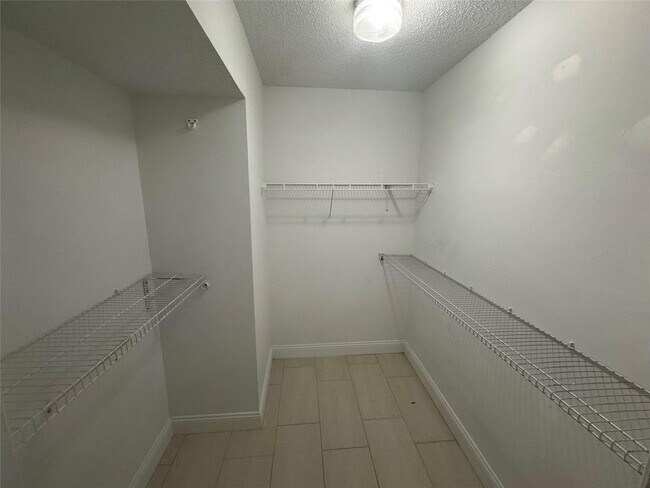 Building Photo - 336 N Birch Rd