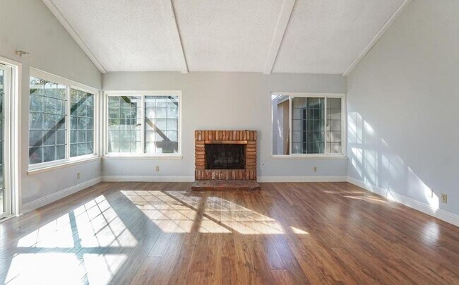Building Photo - 24121 El Tiradore Cir