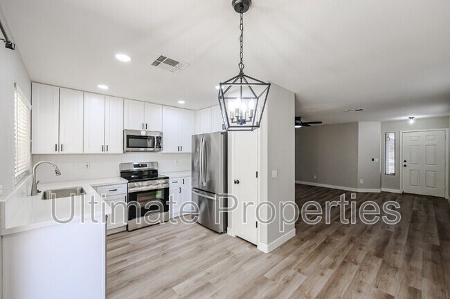 Building Photo - 15008 W Ventura St