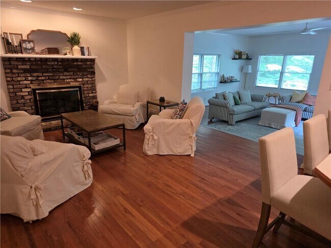 Building Photo - 2129 Pine Forest Dr NE