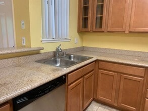 Building Photo - Beautiful upstairs condo with Washer and D...