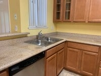 Building Photo - Beautiful upstairs condo with Washer and D...