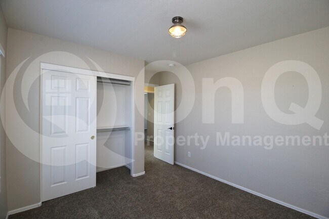 Building Photo - 2633 W Bisbee Way
