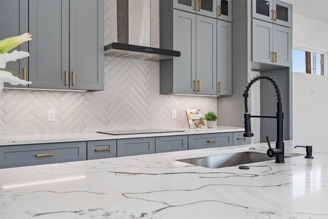 Building Photo - 501 Burton St E