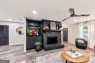 Building Photo - 527 Charing Cross Dr