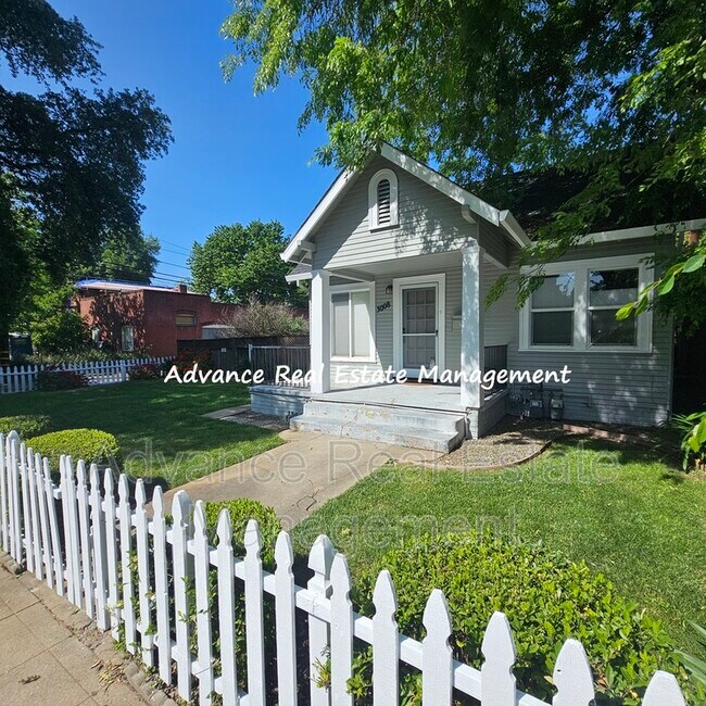 Primary Photo - 3008 Franklin Blvd