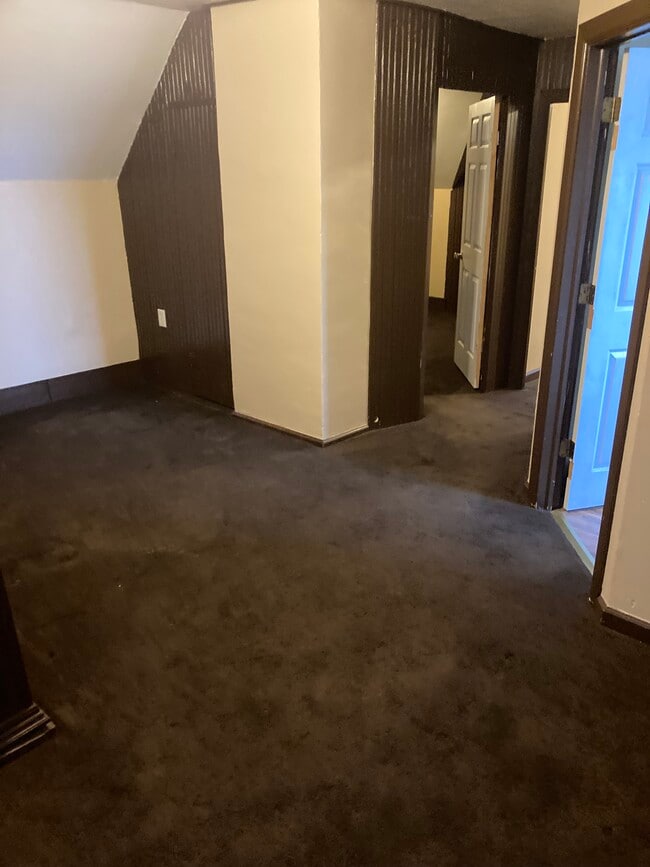 Building Photo - 89 W Walnut St