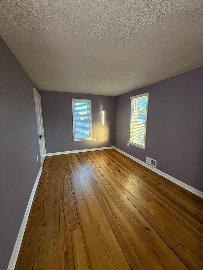 Building Photo - 960 Maple St