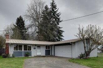 Building Photo - Beautiful, Remodeled Burien Rambler Available Now! 3Bedrooms Plus Den!