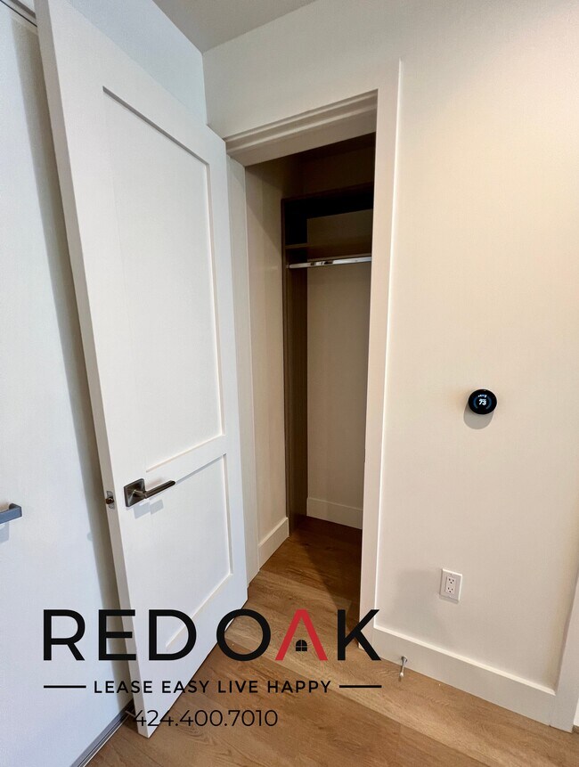 Building Photo - 1001 N Fairfax Ave