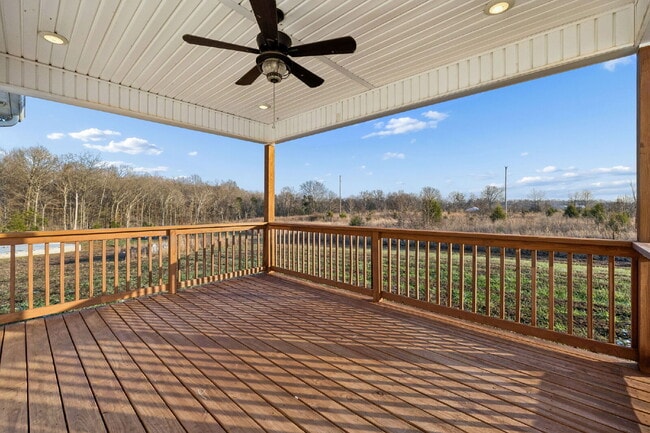 Building Photo - Quiet cut-de-sac living with country views!