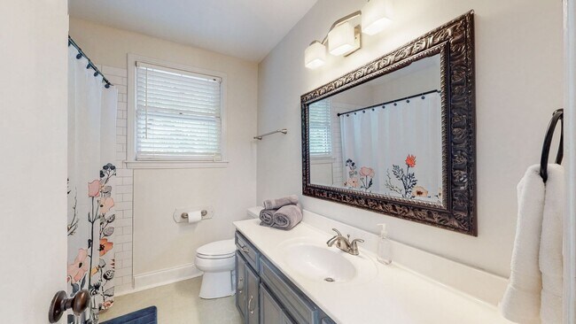 Building Photo - **RENOVATED COLONIAL ON OVER AN ACRE ZONED FOR WILLIAMSON COUNTY BRENTWOOD SCHOOLS**