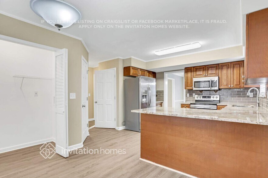 Building Photo - 2312 Marneil Dr NE