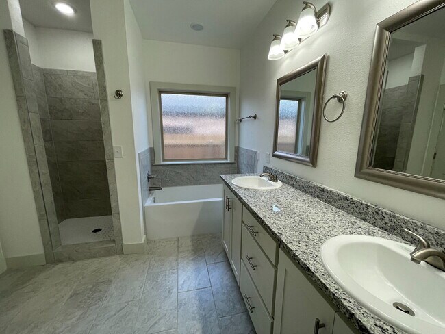Building Photo - Recently Built 4/2/2 in Frenship ISD!