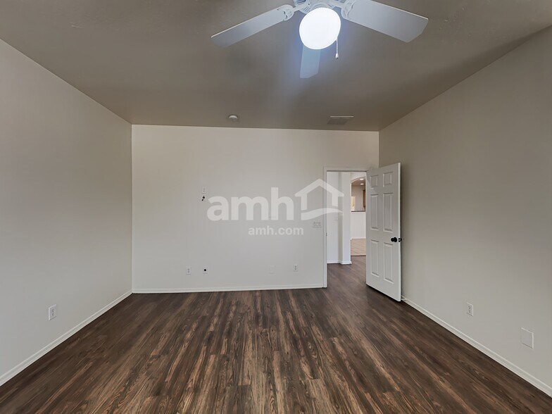 Building Photo - 6614 S 68th Ave