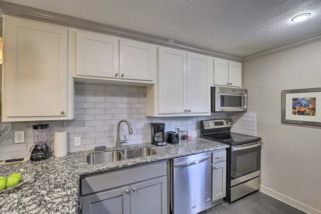 Building Photo - 2211 Blodgett