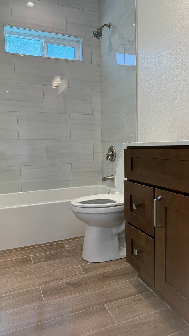 Building Photo - 2483 San Carlos St