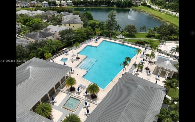 Building Photo - 343 NE 36th Terrace