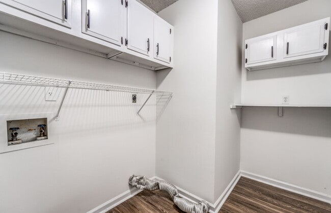 Building Photo - 1320 Fox Trace Dr