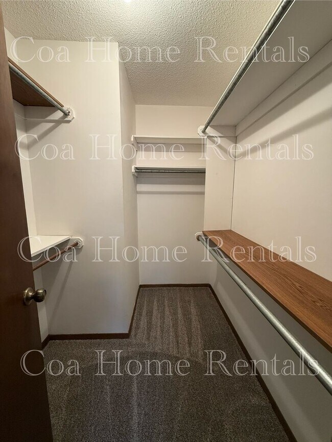 Building Photo - South East side Duplex