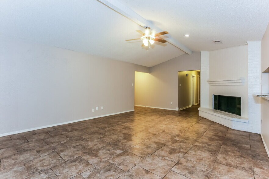 Building Photo - 230 Lemon Dr