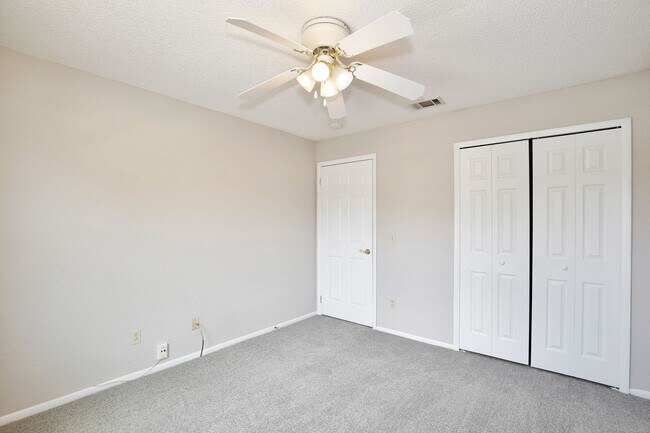 Building Photo - Spacious 2/2 Condo in Hawthorne Village - Orlando! Available Now!