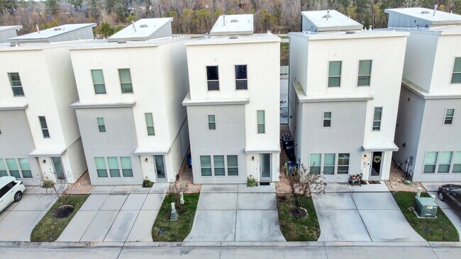 Building Photo - 18716 Centro Main St