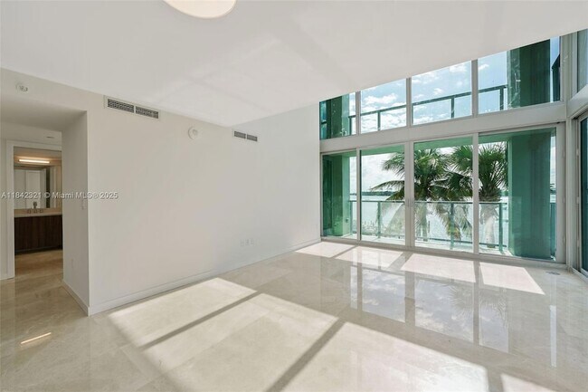 Building Photo - 1500 Bay Rd