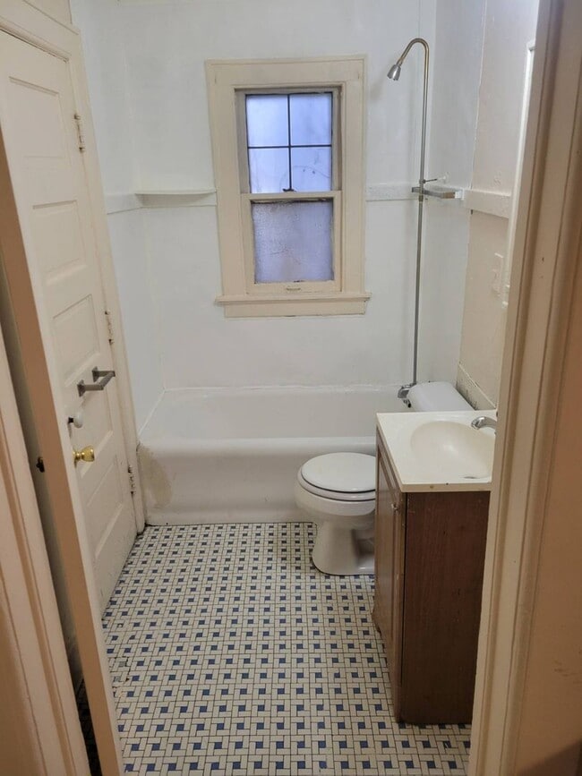 Building Photo - 1329 N 38th St