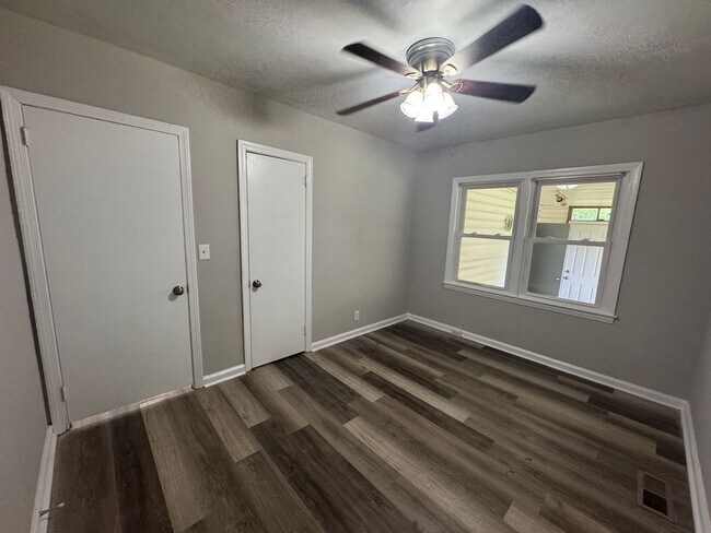 Building Photo - Move in Special!!!! 3/1 Home with bonus room!