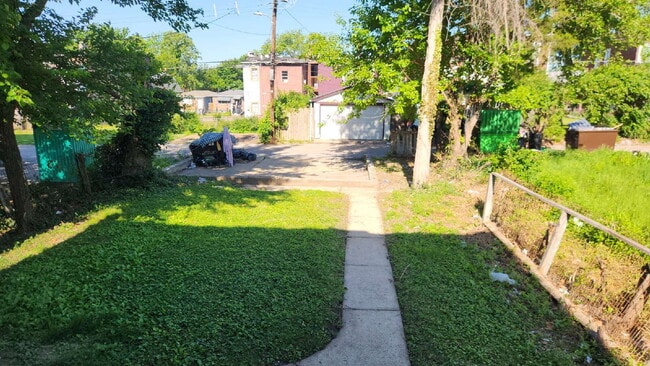 Building Photo - 3721 Iowa Ave