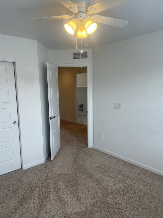 Building Photo - Beautiful home for rent between Parker and...