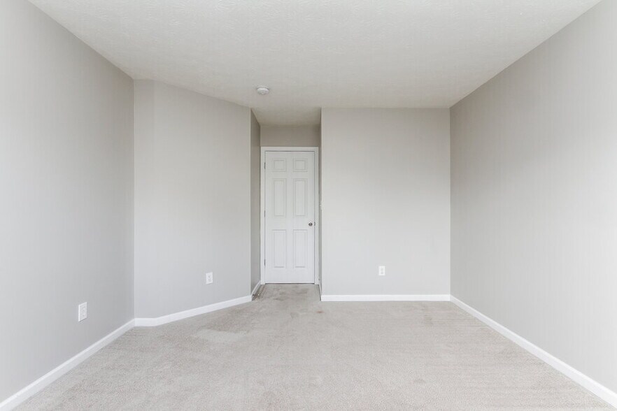 Building Photo - 4645 Deacon Ln