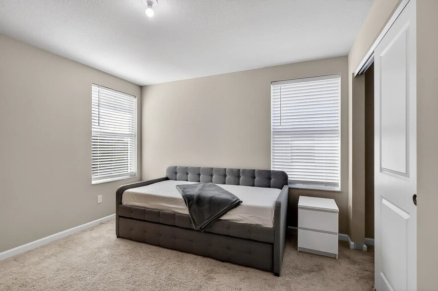 Building Photo - 1721 Lindley St