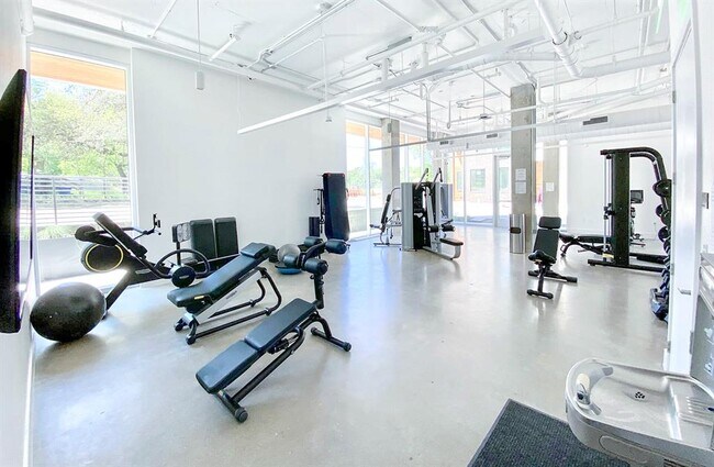 Building Photo - 900 S 1st St