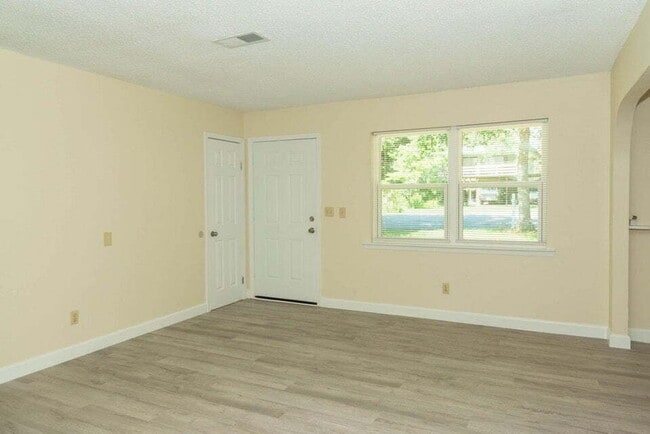 Building Photo - Charming 3-Bedroom home in Destin with Spa...
