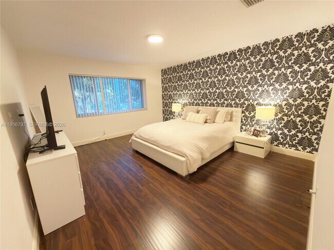 Building Photo - 1122 SW 158th Ave