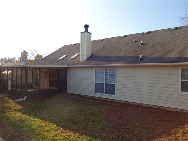 Building Photo - 2880 Camelot Woods Dr