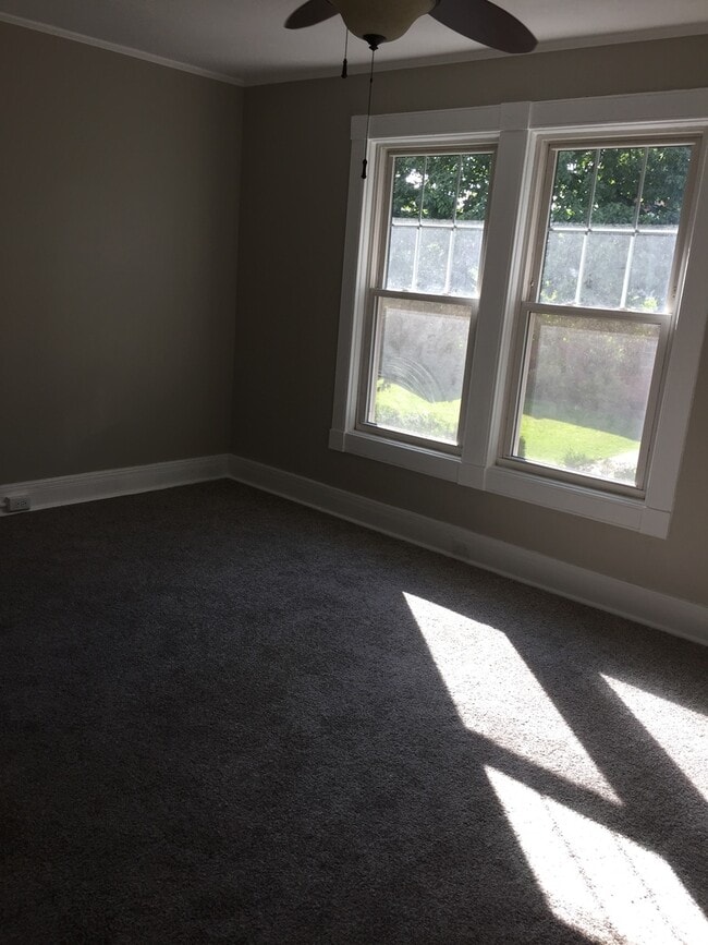 Building Photo - 3 Bedroom House for Rent