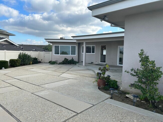 Patio - 14687 Deervale Pl