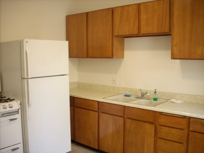 Kitchen - 8264 Norton Ave