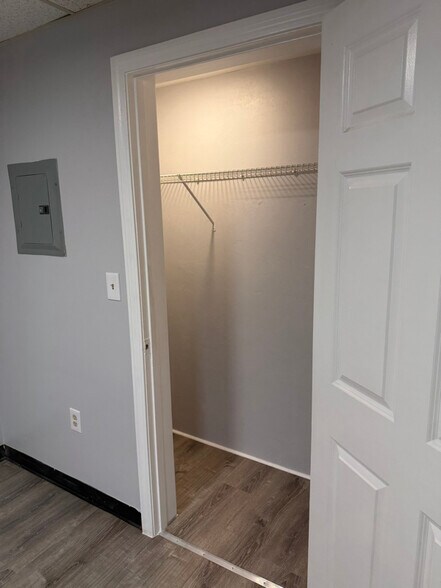 Building Photo - 12 S Main St