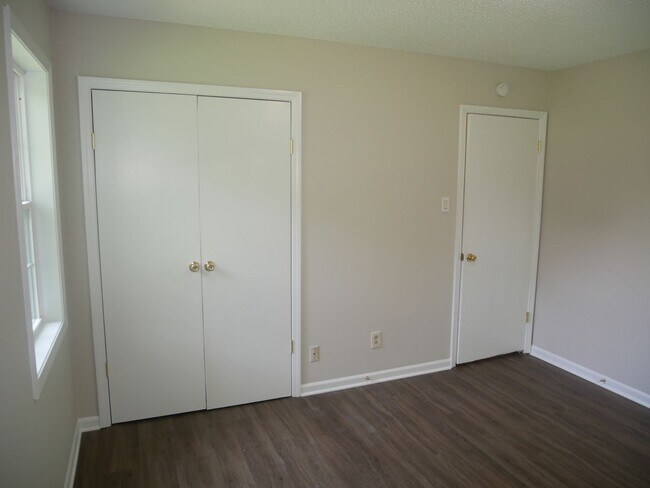 Building Photo - 2011 Coral Hills Dr