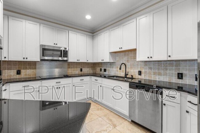 Building Photo - 110 31st Ave N
