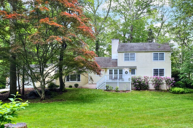 Primary Photo - 1 Graystone Ln