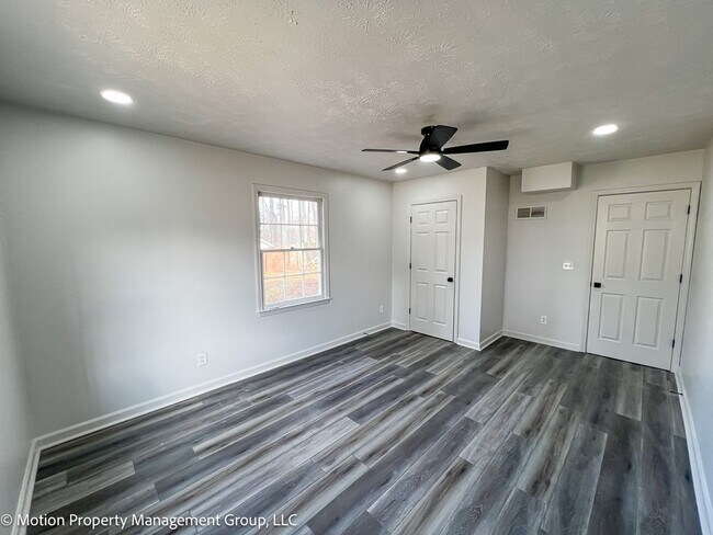 Building Photo - 1330 Hillcrest Dr