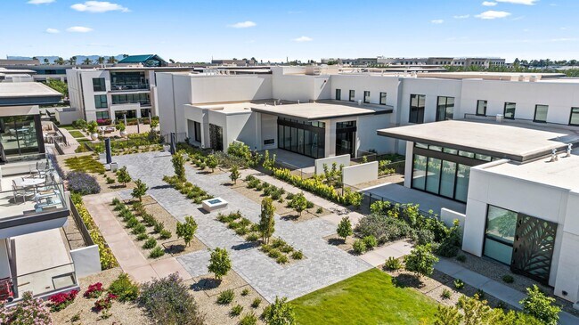 Building Photo - 6587 N Palmeraie Blvd