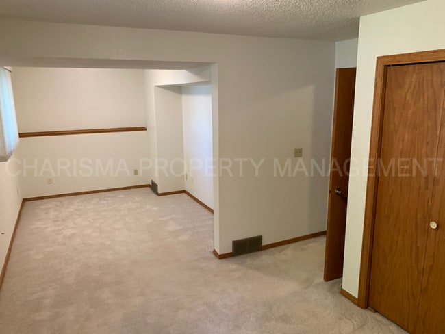 Building Photo - 2509 S Groveland Ave