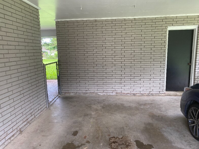 Building Photo - 111 Greenwood Dr