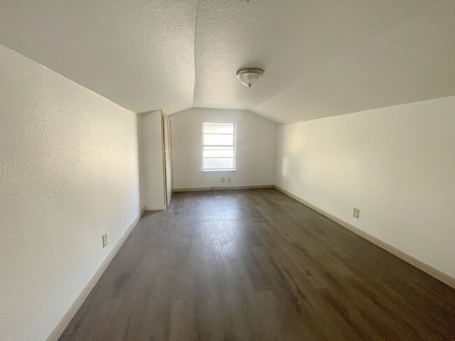 Building Photo - 2120 Canyon Dr